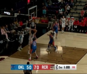 kaiyun.com-😤杨瀚森积极拼抢前场板再造犯规 罚球稳稳命中 半场10分10板