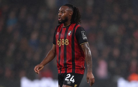 纽卡0-2曼城：尽管VAR闹剧，塞梅尼奥在曼城的梦幻开局仍在继续，豪伊怒火中烧