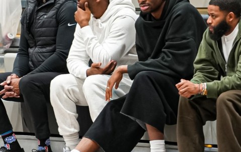 亚历山大叔叔！亚历山大和保罗一同观战保罗儿子CP4的比赛！