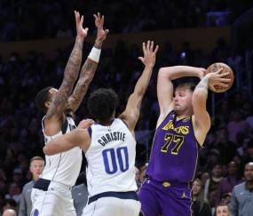 开云下载-东契奇三双扎心独行侠：脑后妙传绝了东皇组合逞威