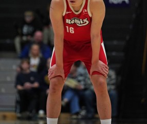 开云官网-媒体人：对面有足体型中锋 杨瀚森在对抗终结上就受到不小的影响