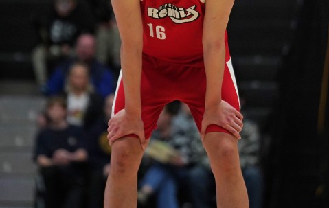 开云官网-媒体人：对面有足体型中锋 杨瀚森在对抗终结上就受到不小的影响