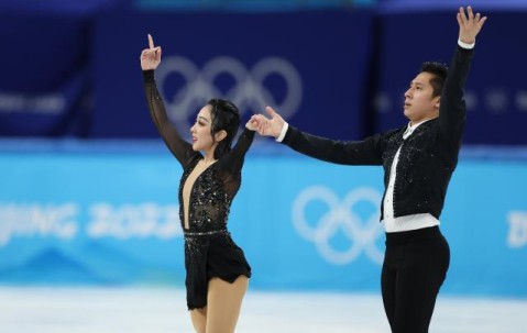 中俄双人滑打响单项前哨战 俄组合“暗中观察”葱桶