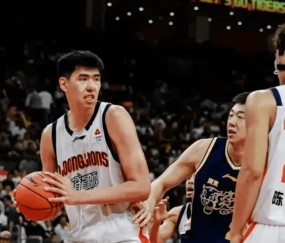 开云APP-徐昕动态更新！众多NCAA名校向徐昕发邀请，但本人仍在国家队训练