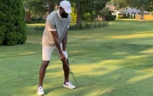 kaiyun.com-队友评老詹高尔夫八村：强而有力的臀部摆动 小里：就是这样