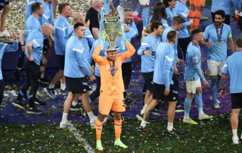 天雷变功臣！“失误型门将”拯救曼城