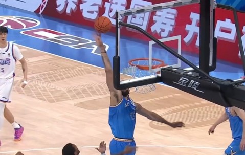 开云官网-跳着探戈扣了~麦基突破转身单臂暴扣后再送飞天大帽 哈姆雷特抱怨